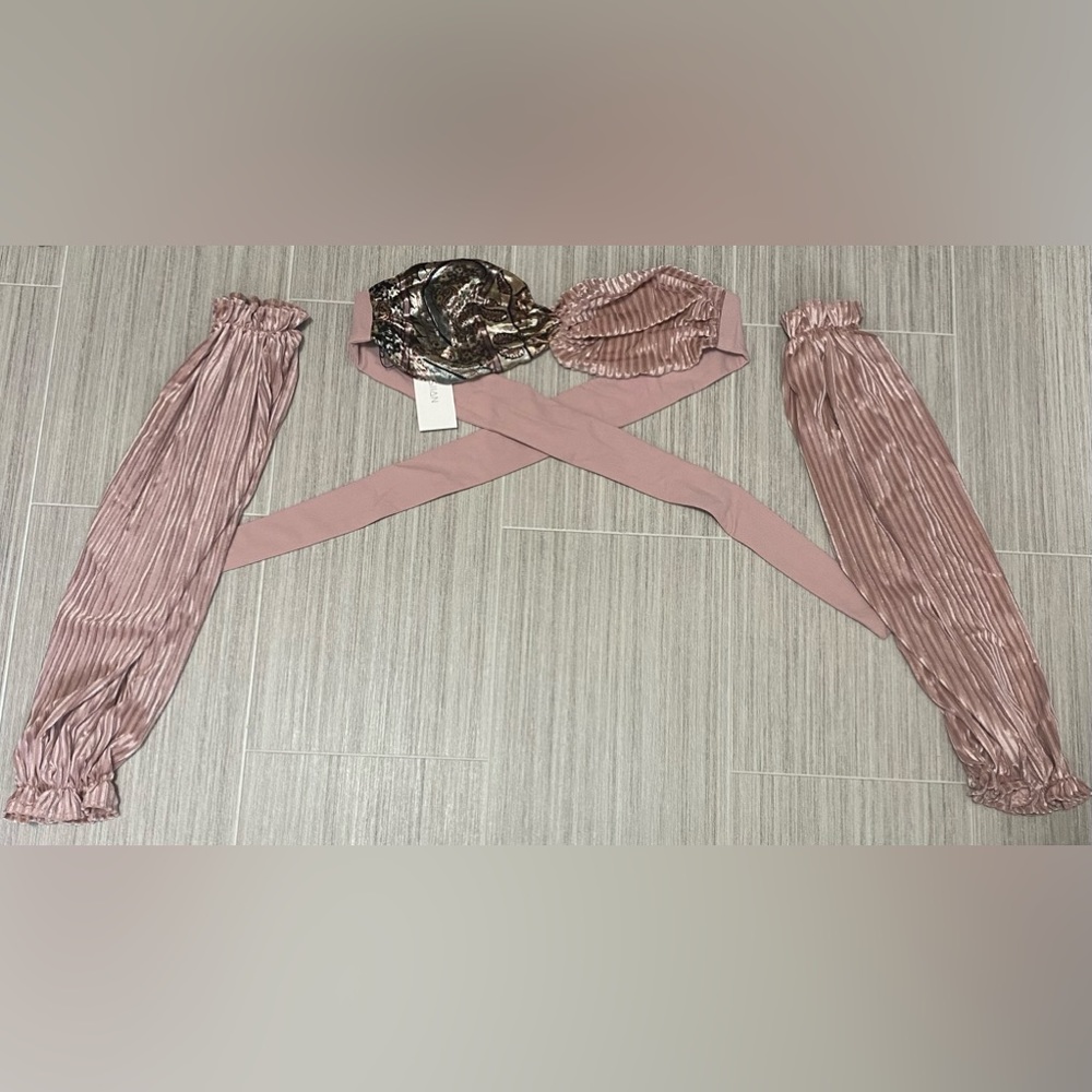 Elysiian Capri Bikini Top. Size Medium. Fabric is Poly/Spandex.